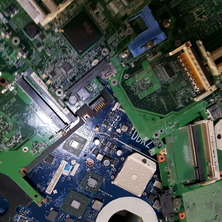 LP_Laptop_ohne_Anhaftungen.jpg